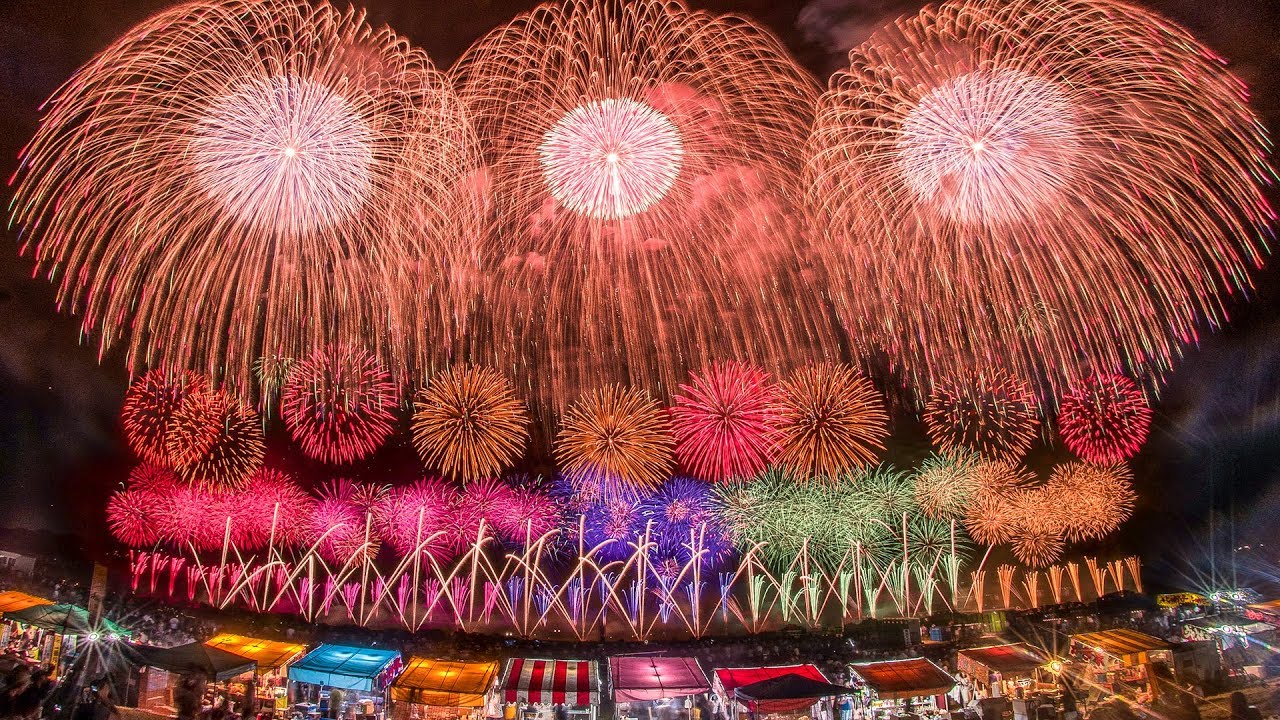 [4K]  酒田の花火ショー 2018 ２尺玉３発同時打ち上げ＋展開幅2kmの超ワイドスターマイン  - Sakata Fireworks Show - (shot on Samsung NX1)