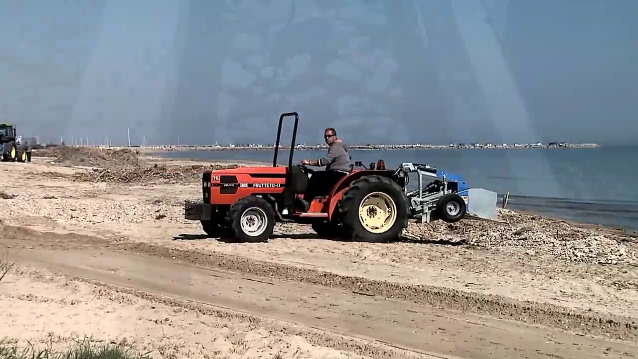 Специальная машина  модель SM-1 для уборки пляжа