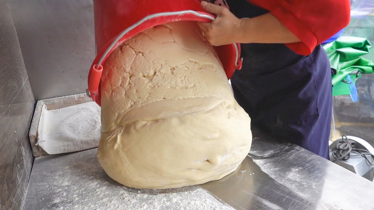 Steam-Fried Pork Buns / 港式鮮肉包 - Taiwanese Street Food