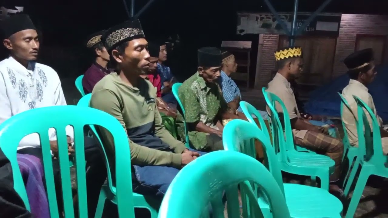 MENGIKUTI TAHLILAN DI KAMPUNG RUSDI ??