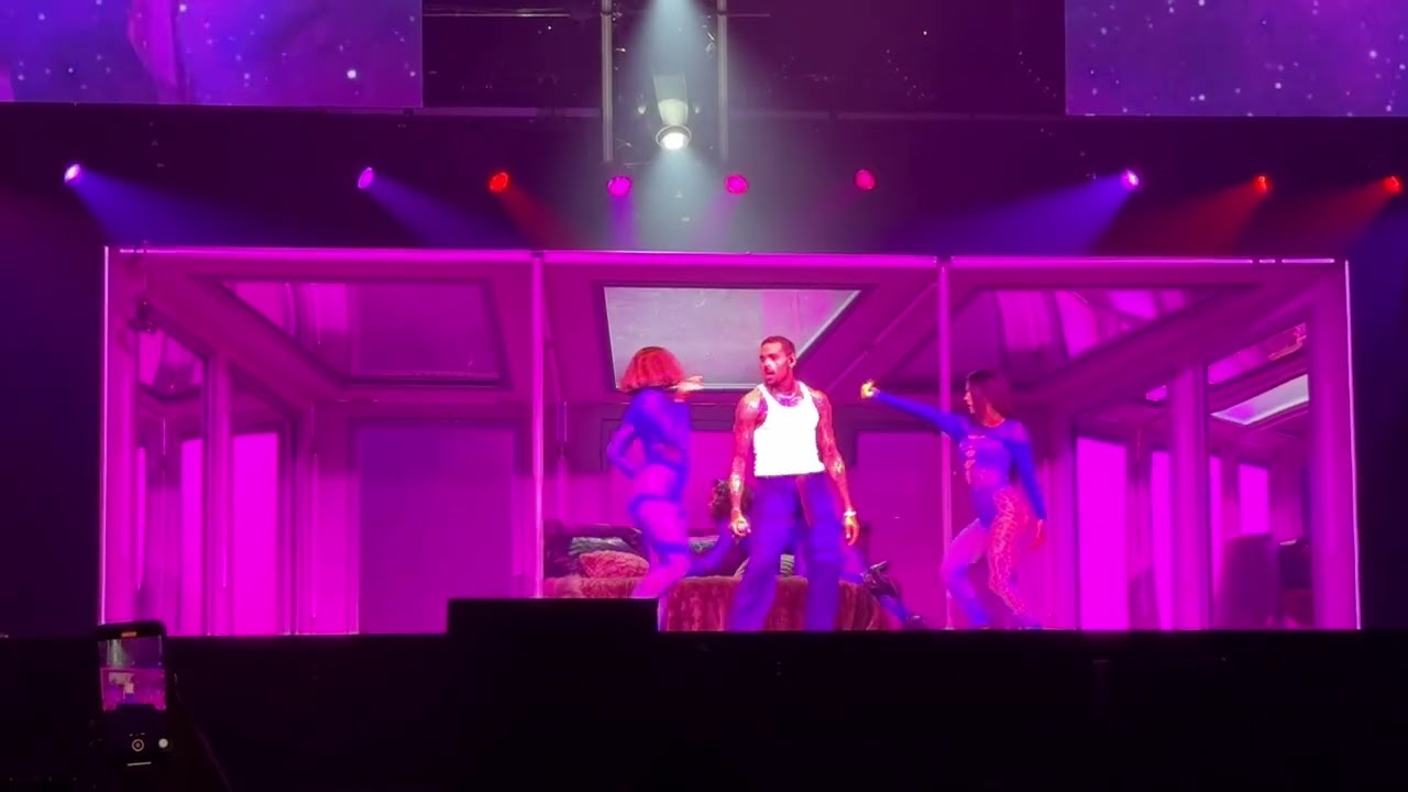 Chris Brown - 11:11 Tour - Fort Worth night 2 - Feel Something live