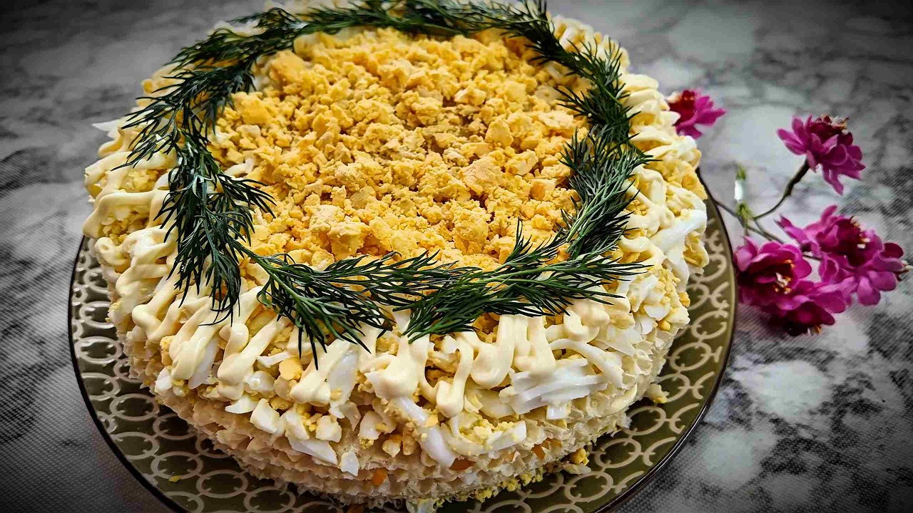 Закусочный торт из вафельных коржей. Быстро, просто и очень вкусно!