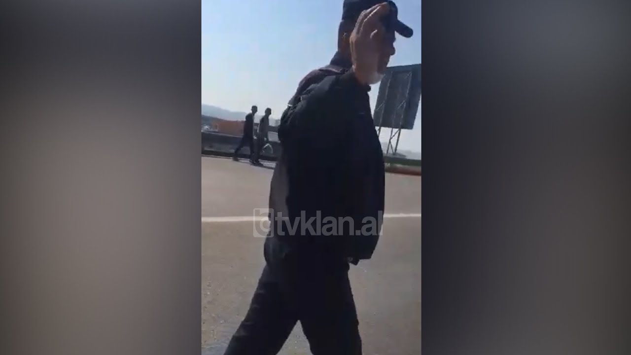 Polici humb rrugen ne Shkozet dhe “shperthen” me te shara