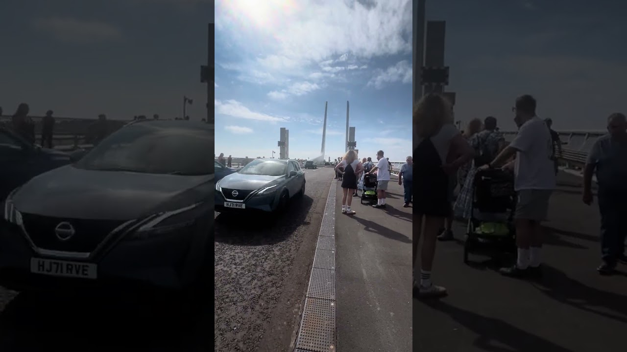 Gull wing bridge Lowestoft first cars over 👍🇬🇧#bridge #lowestoft #gullwing. Please subscribe👍