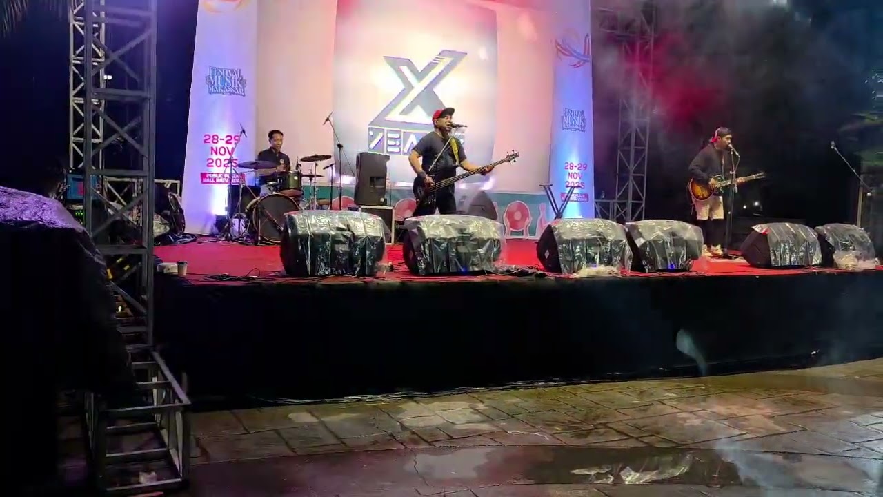 Yealix Live At Parade Band Festival Musik Makassar. 