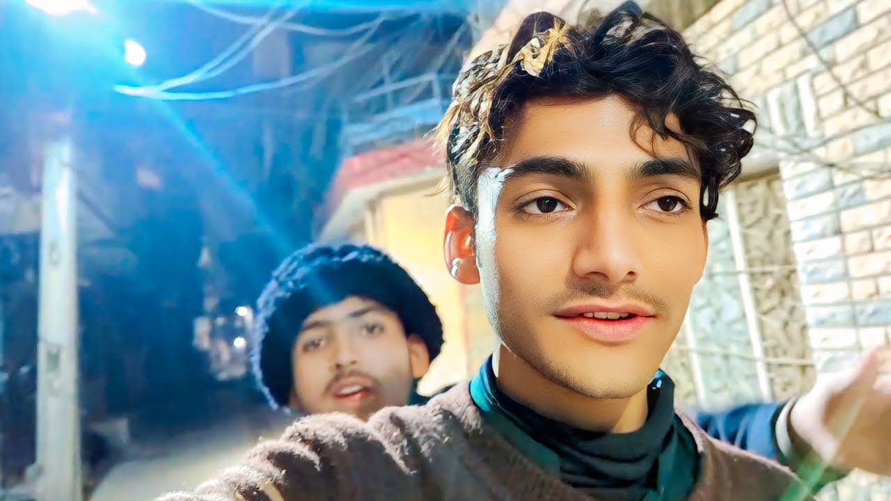 Day 32 | Sheikh & Mein rat ko Pani lene ja rahe hain | Shqan Vlogs 
