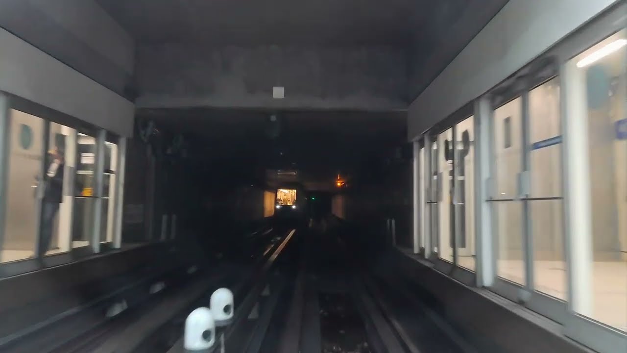 Métro de Rennes Ligne A Siemens VAL 208 AG N°14 entre La Poterie et J.F Kennedy (Vmax)