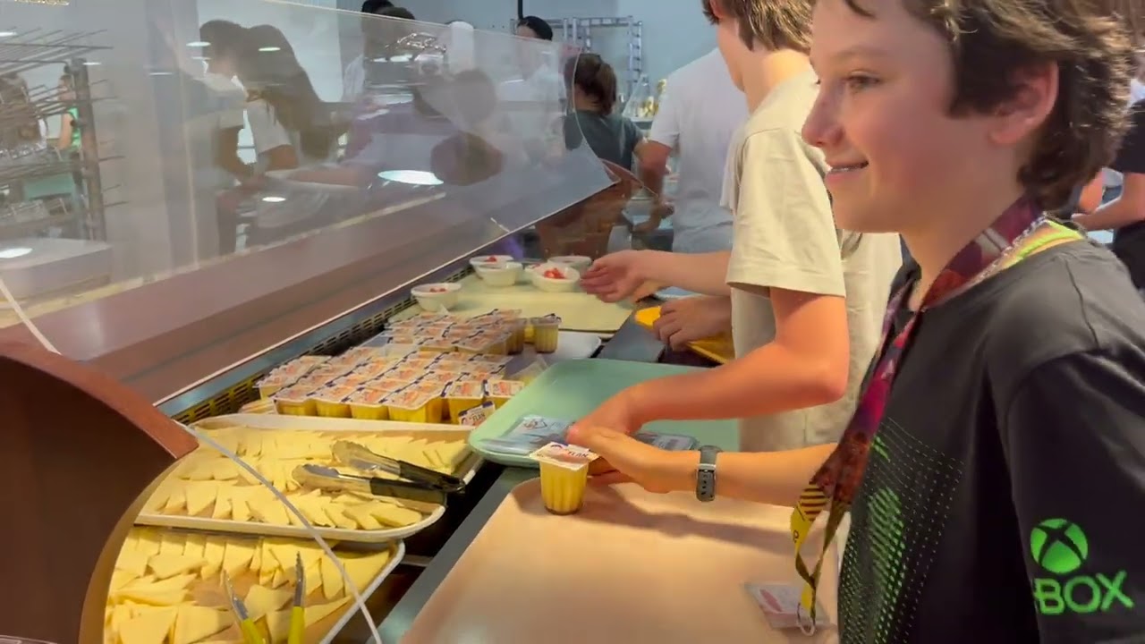 La Cantine en France - French Cafeteria