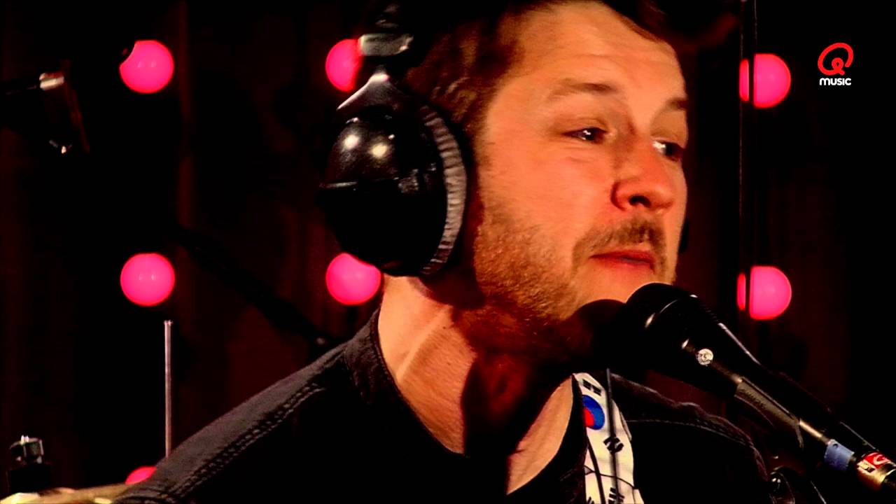 The BSMNT: Sioen - Johnny,  Mary, Tommy and The Sun (live bij Q)