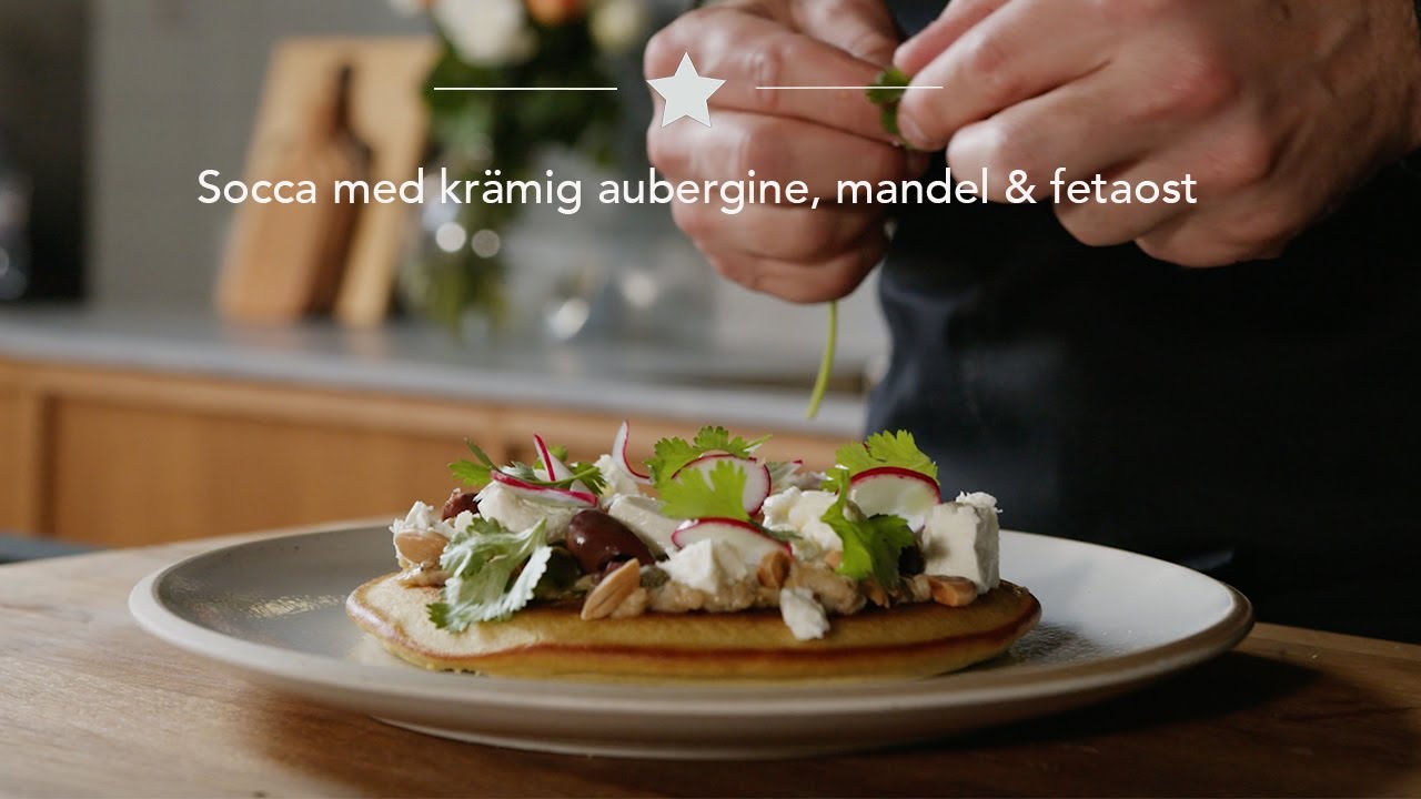 Socca med krämig aubergine, mandel & fetaost