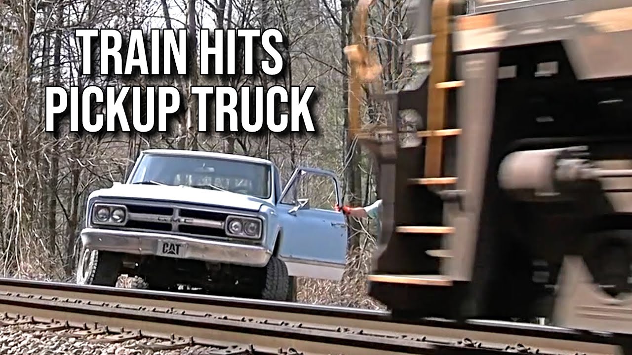 Поезд Norfolk Southern врезается в классический пикап в Nemo, штат Теннесси