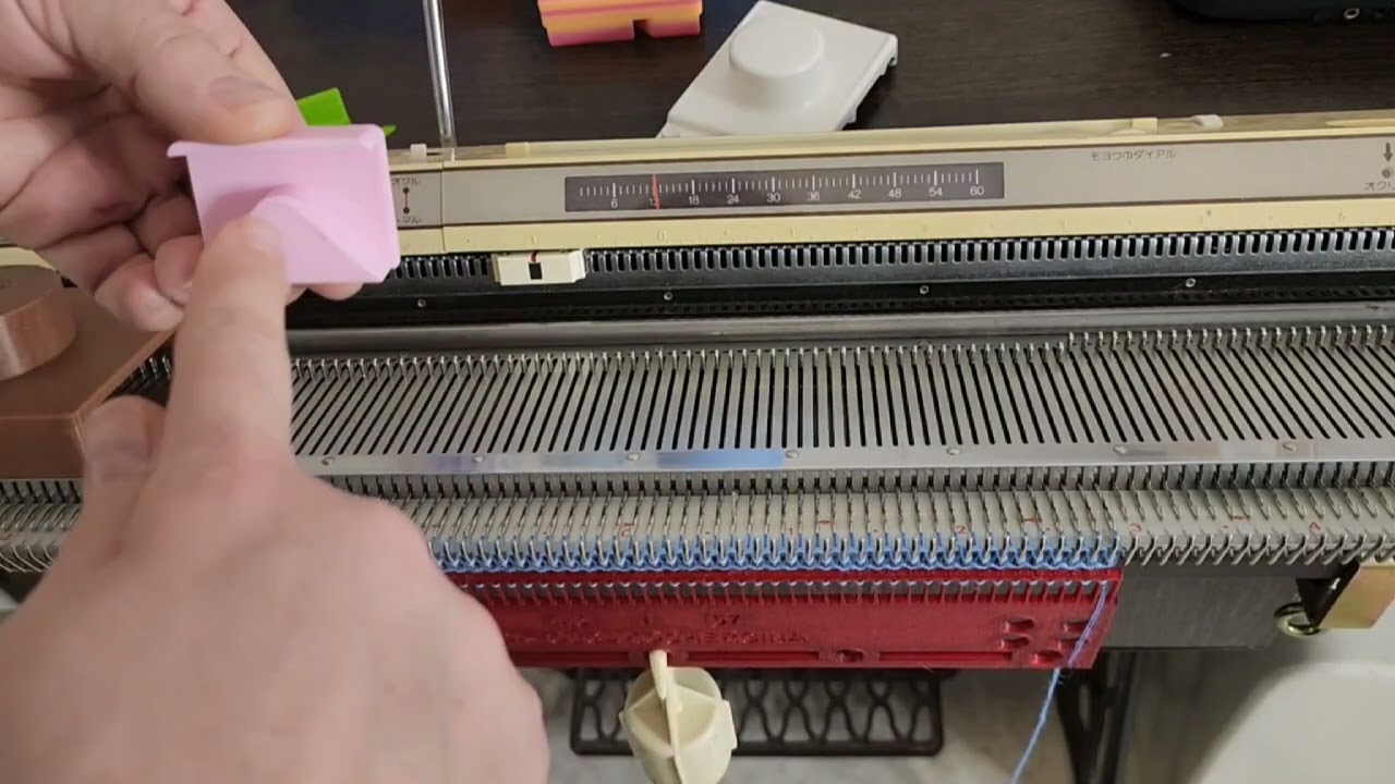 Вяжем полотно с кареткой Виктория+новенькой малышкой.