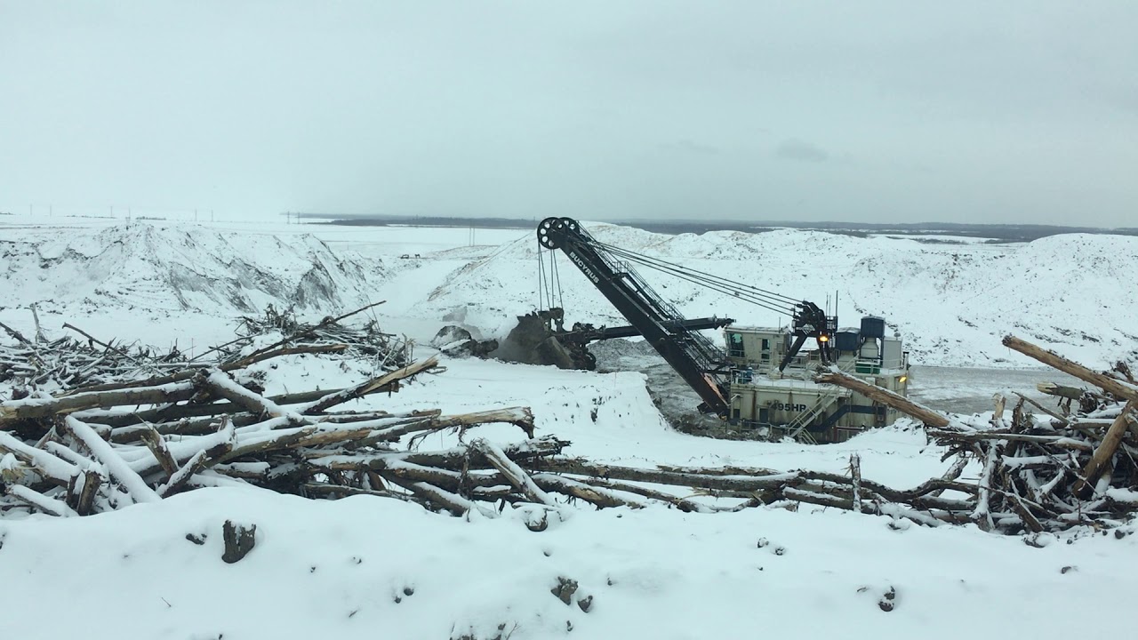 Bucyrus 495 loading Komatsu 930 Haul Trucks