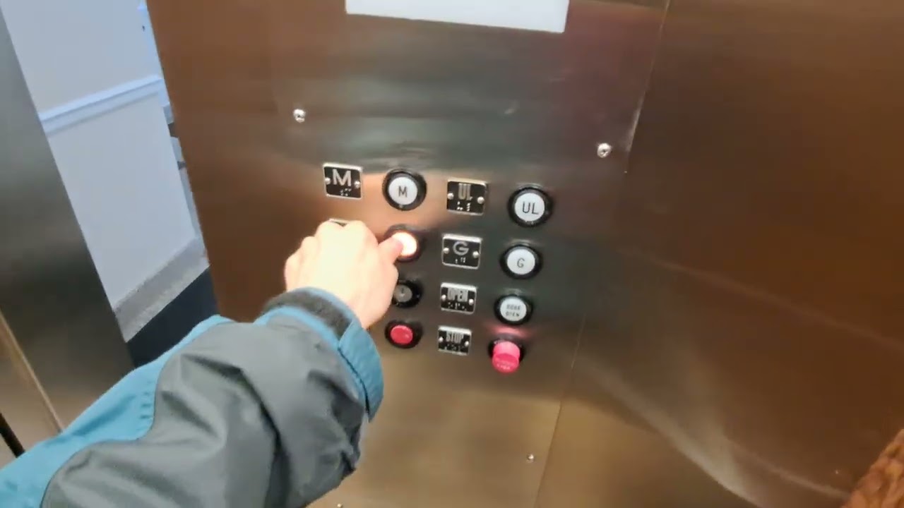 Payton hydraulic elevator at 110 Warren Avenue, Hohokus, NJ