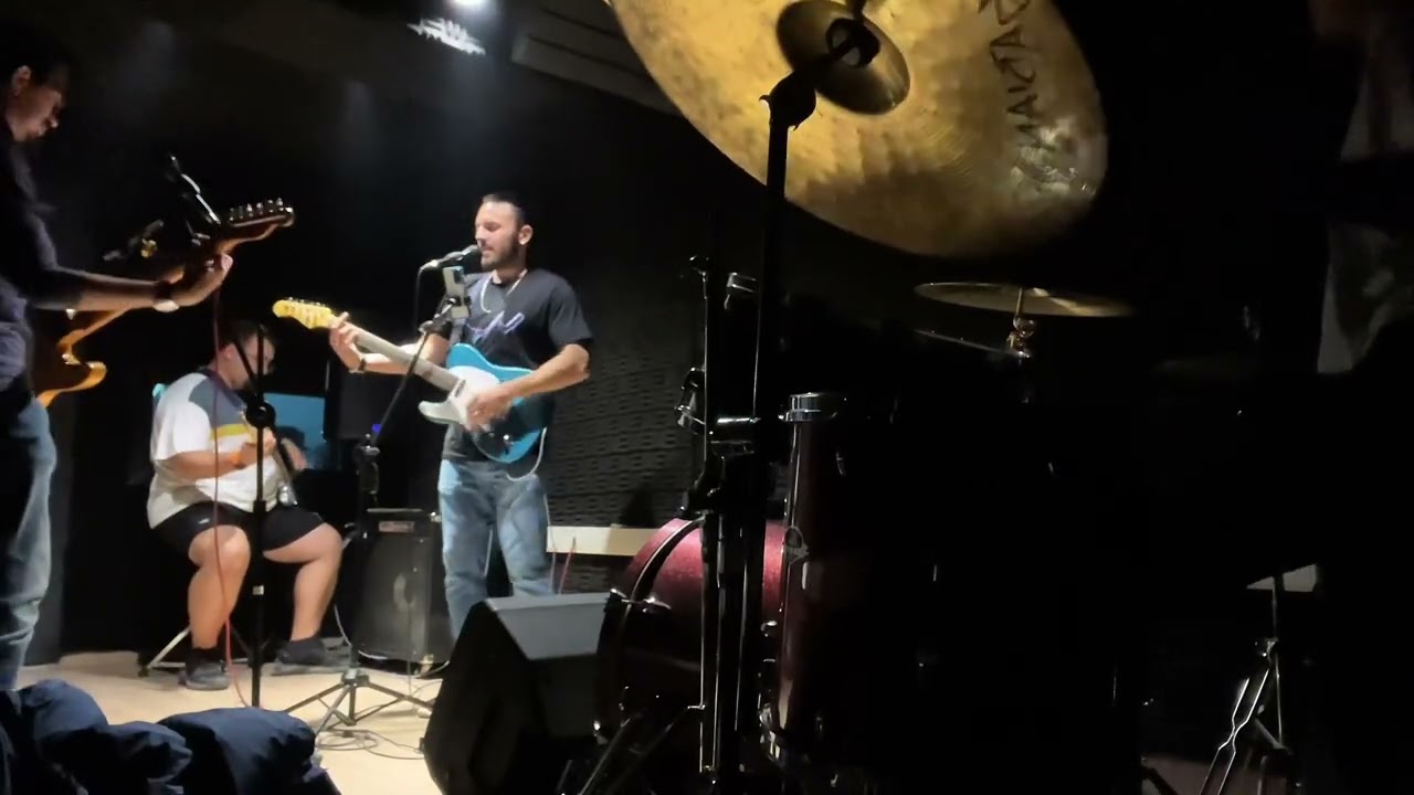 E) Hiçbiri - Yine Seni (Live)
