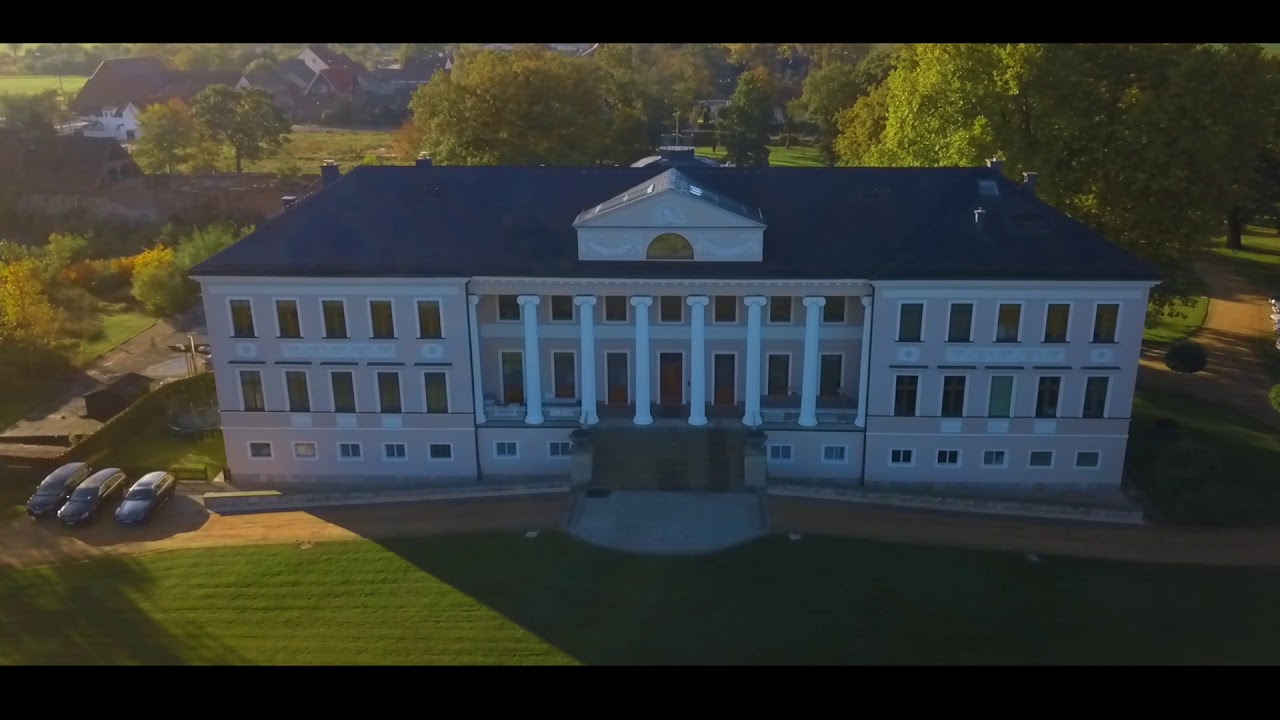 SCHLOSS DÖLKAU