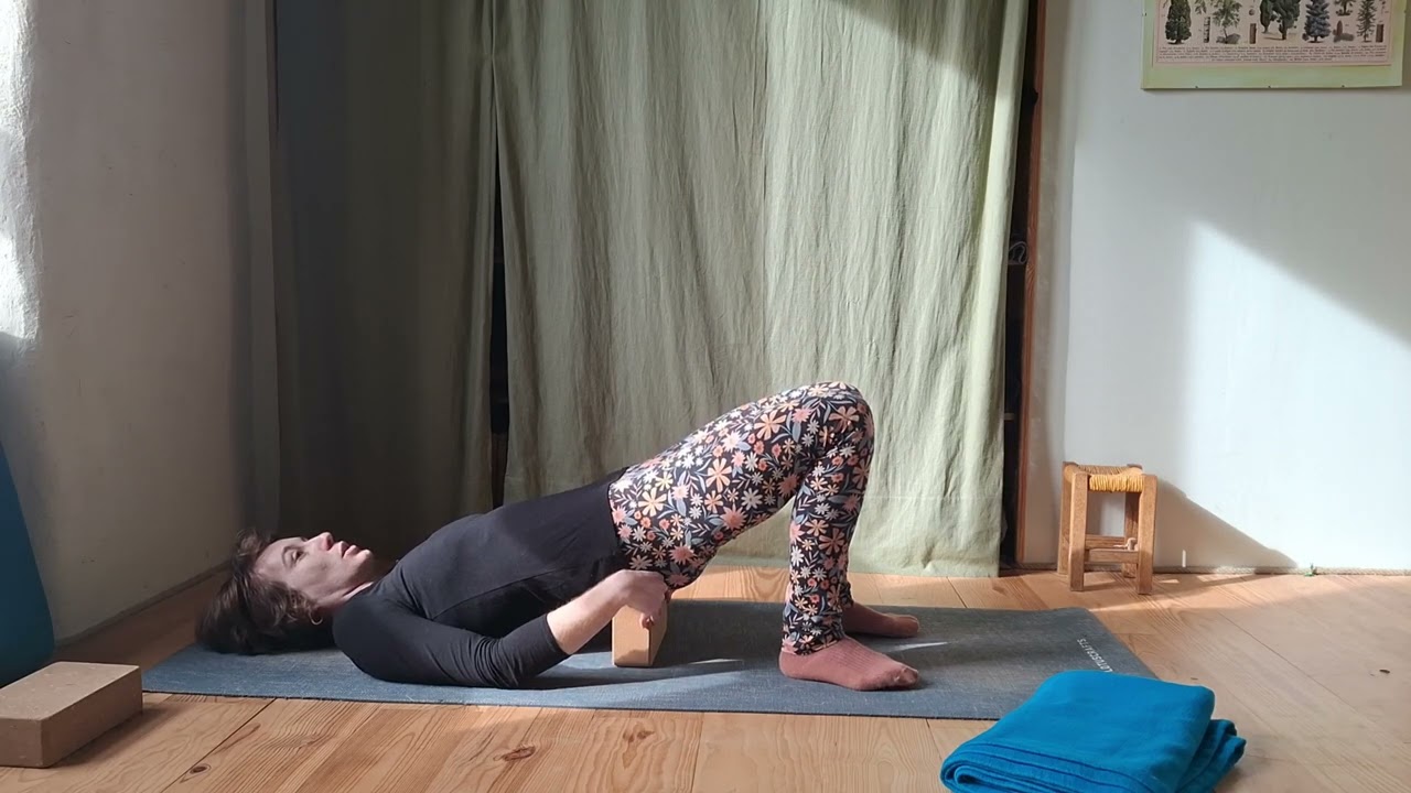 La posture du demi pont/ Setu bandhasana : idéale pour les douleurs pelviennes