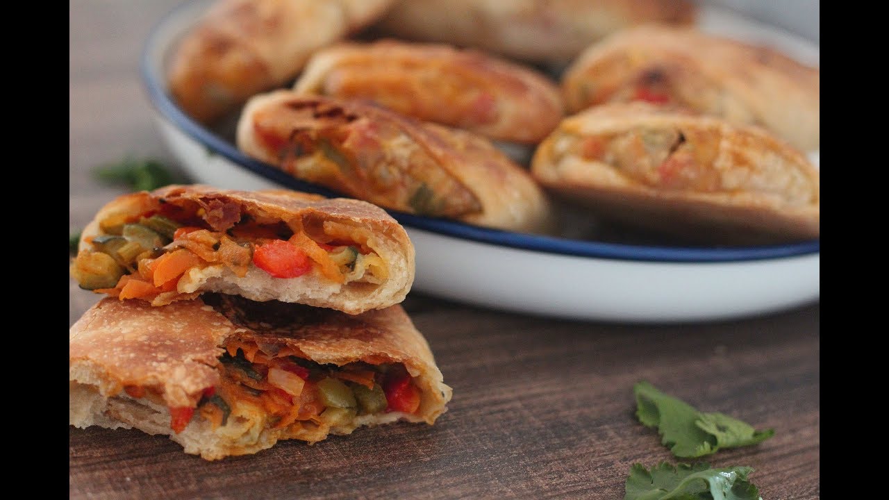 Rghaifs au four : petits pains farcis aux légumes