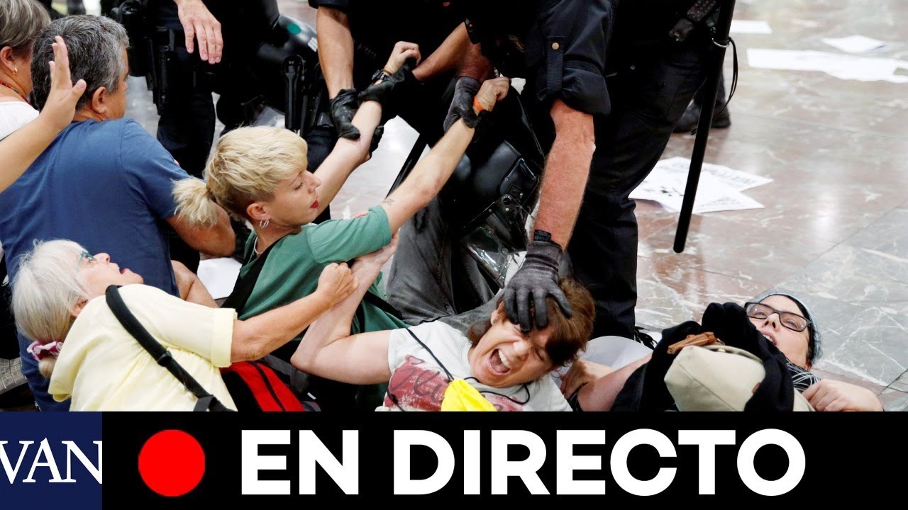 EN DIRECTO | Los Mossos desalojan la estación de Sants ocupada por independentistas