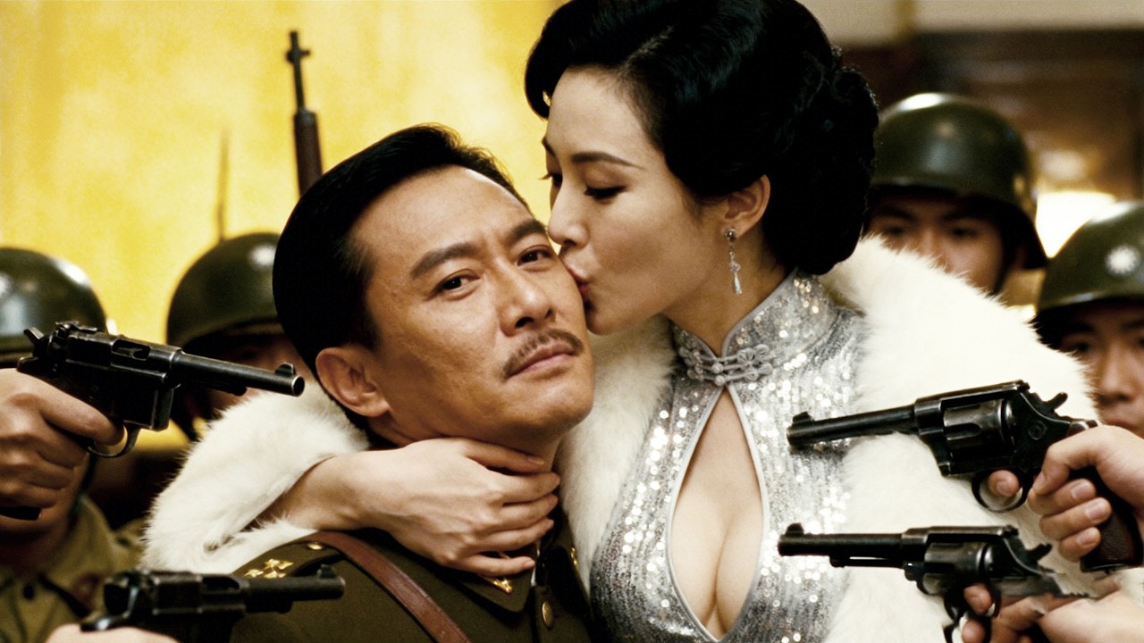 頂級特工穿上女裝參加宴會，下一秒色誘日軍軍官，竟神不知鬼不覺偷走重要機密！#抗日