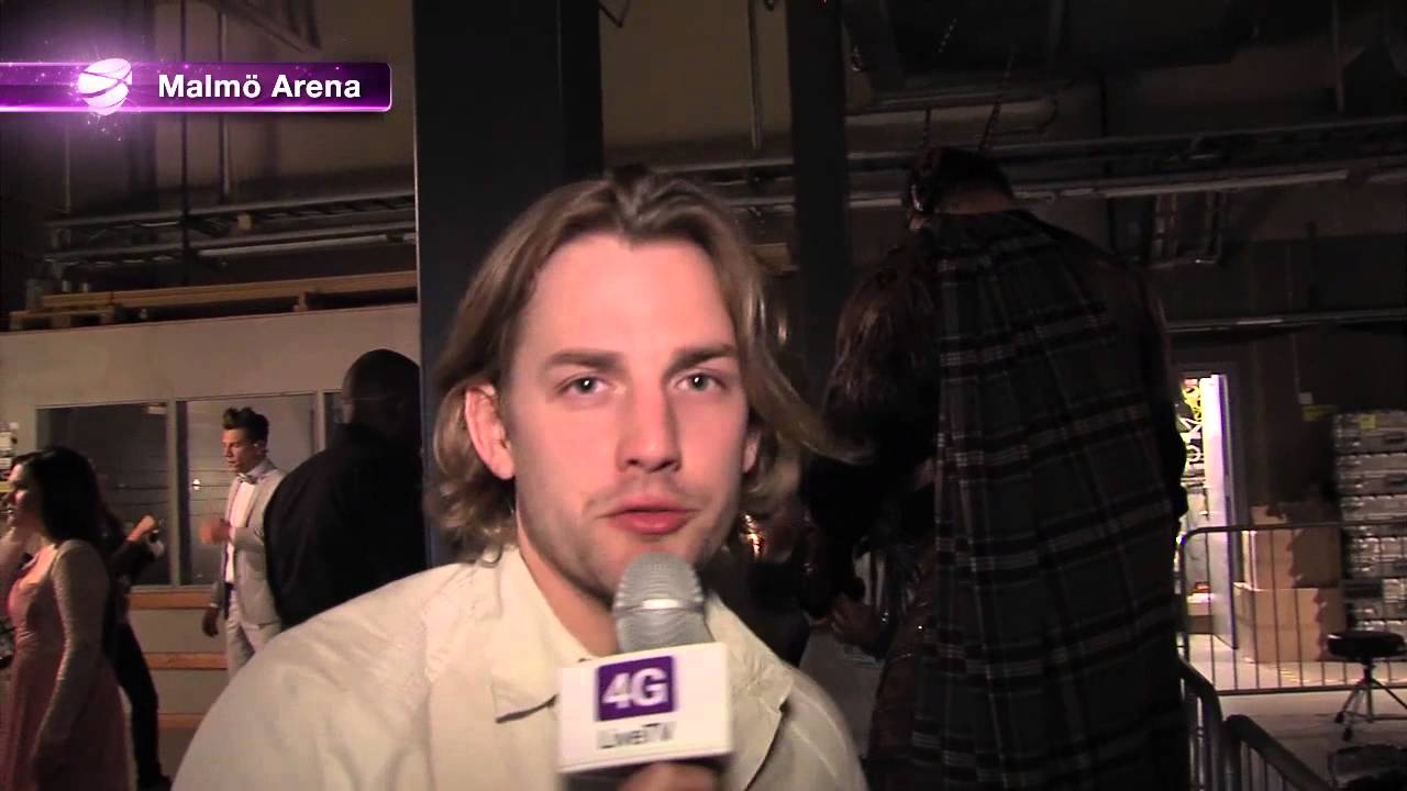 Martin Rolinski in the backstage area revealing secrets from the show