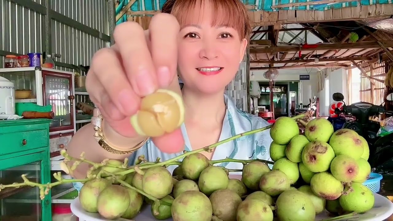 Cô hai về quê ăn dâu xanh và trái sung ta nói nó đã 
