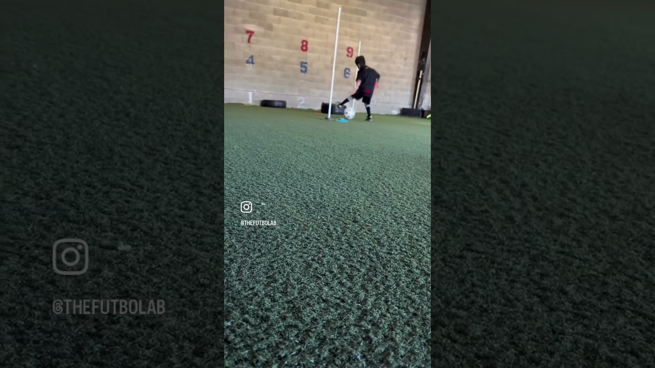 Early techniques #soccerschool #footballdominance #soccerskills #footballskills #decisionmaking