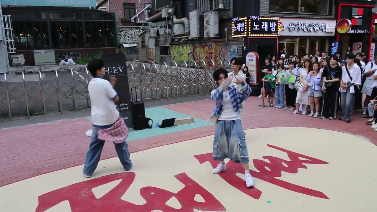 Kpop#JHKTV]#T:EV(DOB) in hongdae kpop dance#plottwist#TWS#첫만남은계획대로되지않이#투어스#투에버 신촌케이팝댄스