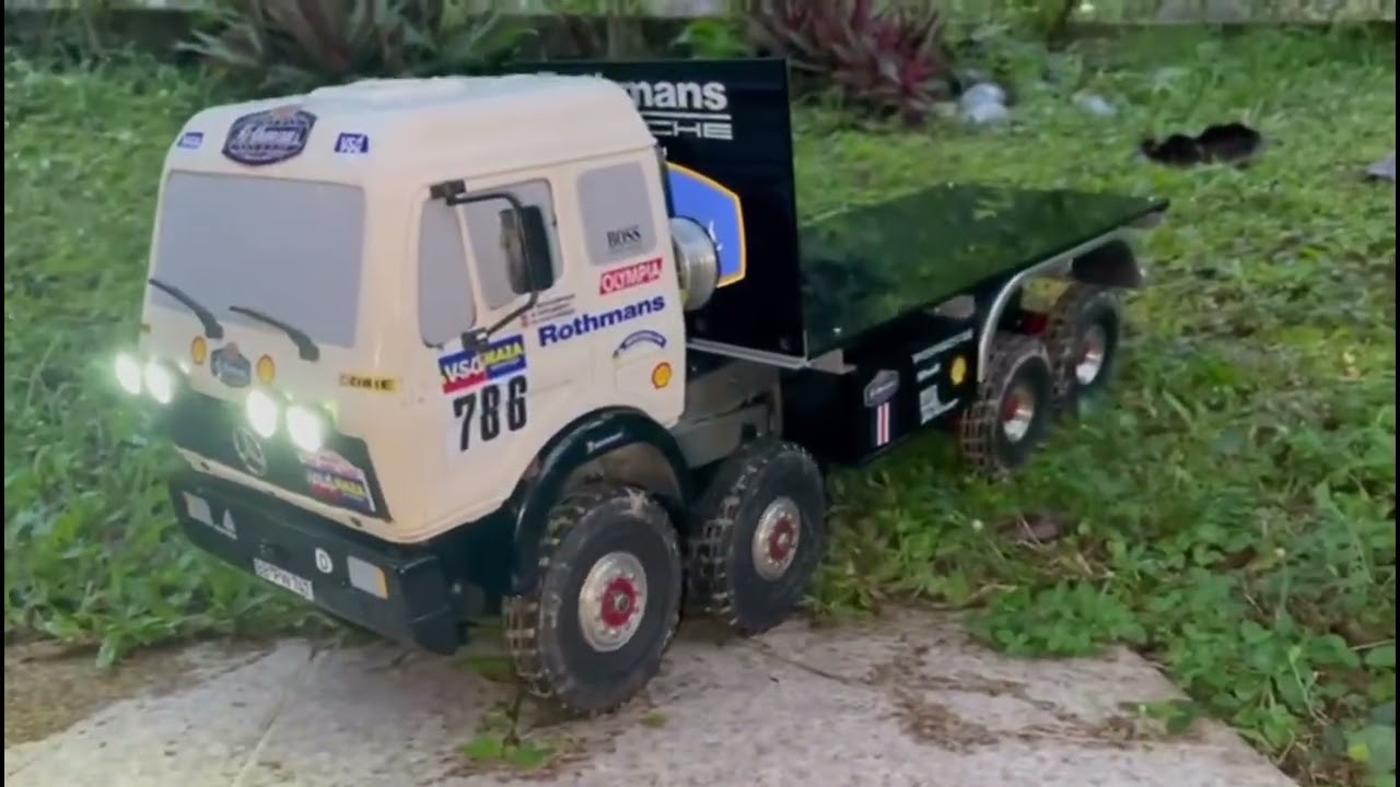 Mini truck shop Mr Jorg Boenning’s 1/12 8X8 truck with diff lock at 1999