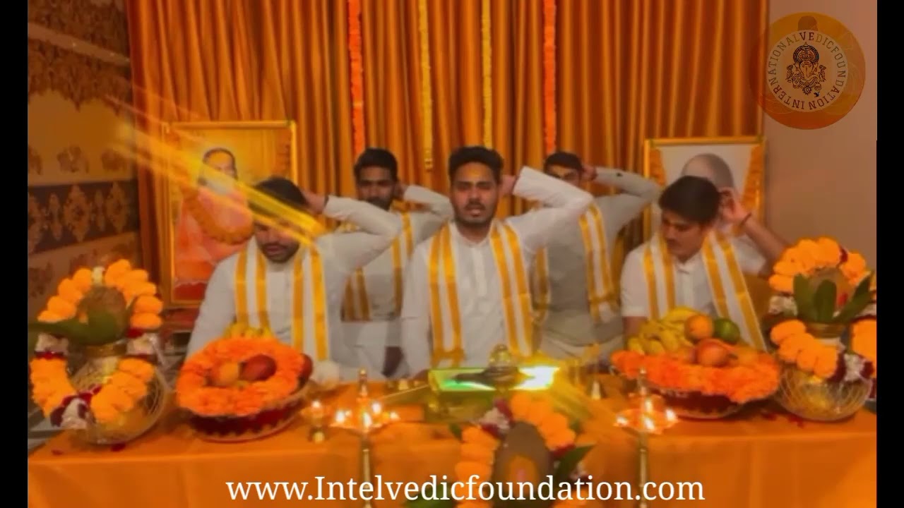 Maharishi Vedic pandit. Ganeshatharvshiram mangal Mantrah.