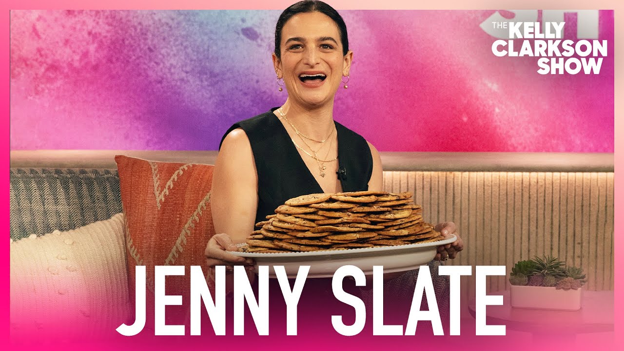 Jenny Slate Surprises Kelly Clarkson With Huge Plate Of Homemade Cookies