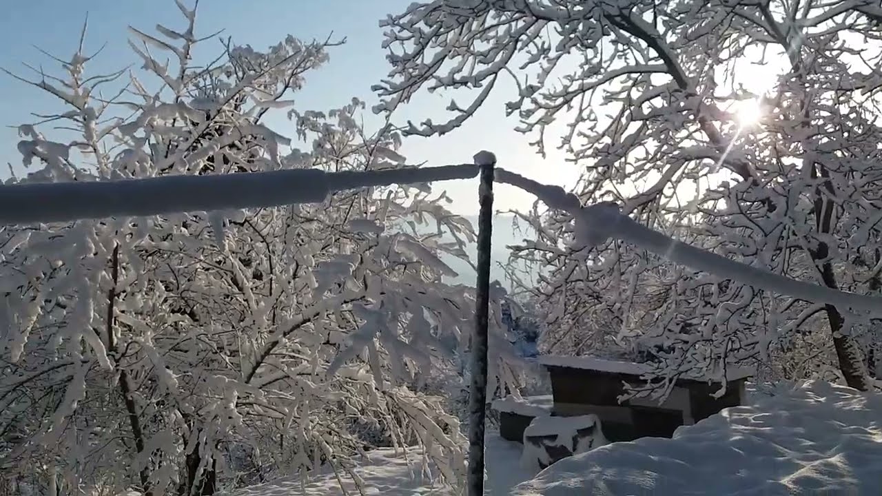 کشمیر راولاکوٹ پانیولہ میں دھوپ  برف کا خوبصورت منظر|kashmir travel guide