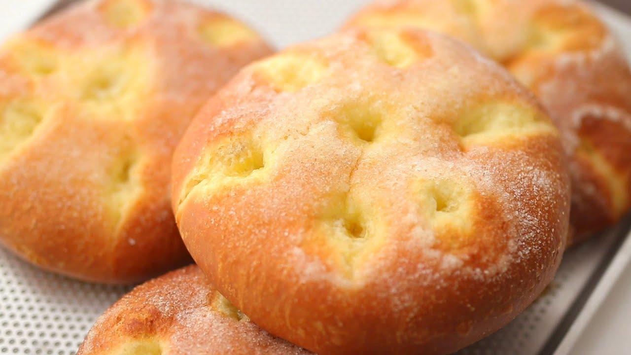 Он такой мягкий, что вы не поймете, хлеб это или пирог/булочка Брессан