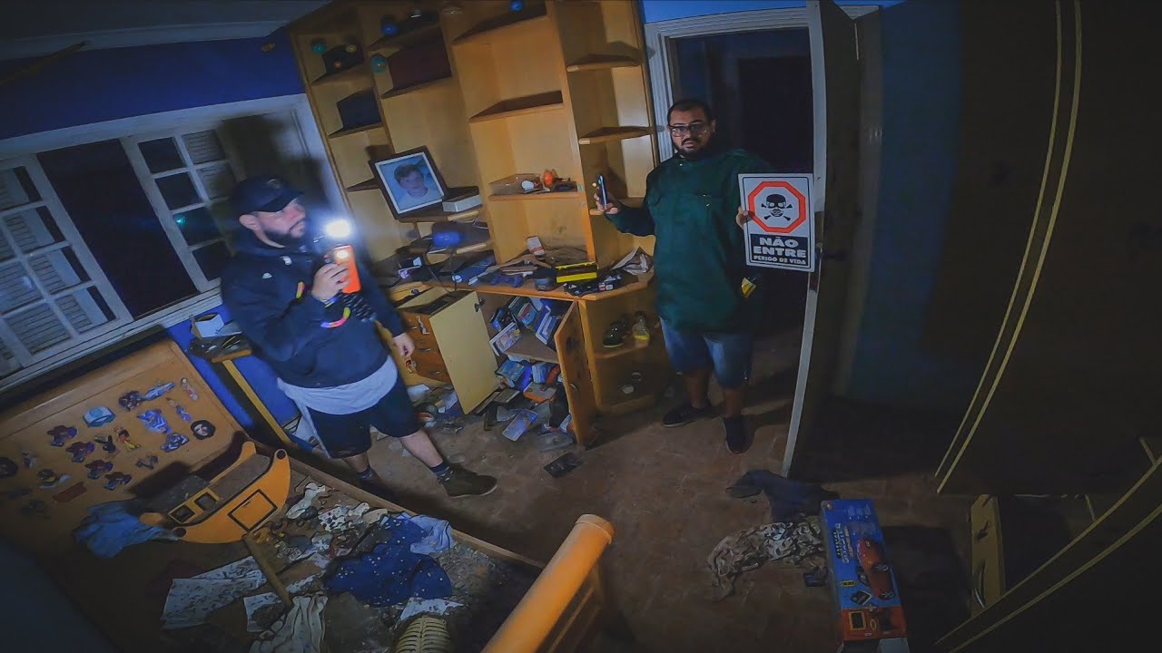 FAMÍLIA FUGIU DEPRESSA E ABANDONARAM ESSA MANSÃO COM TUDO DENTRO! *INCRÍVEL o que achamos*!