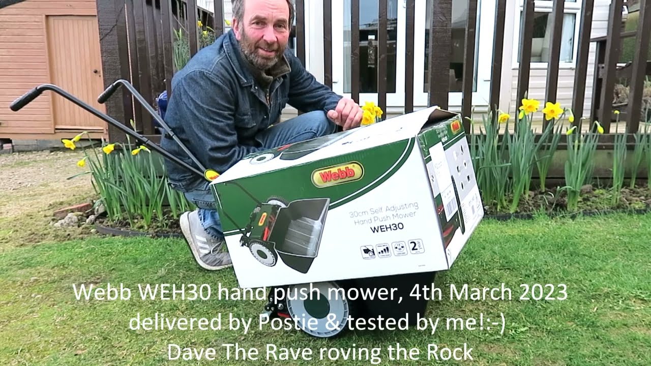 Unboxing a Webb WEH30 manual push cylinder lawnmower. How good is it?