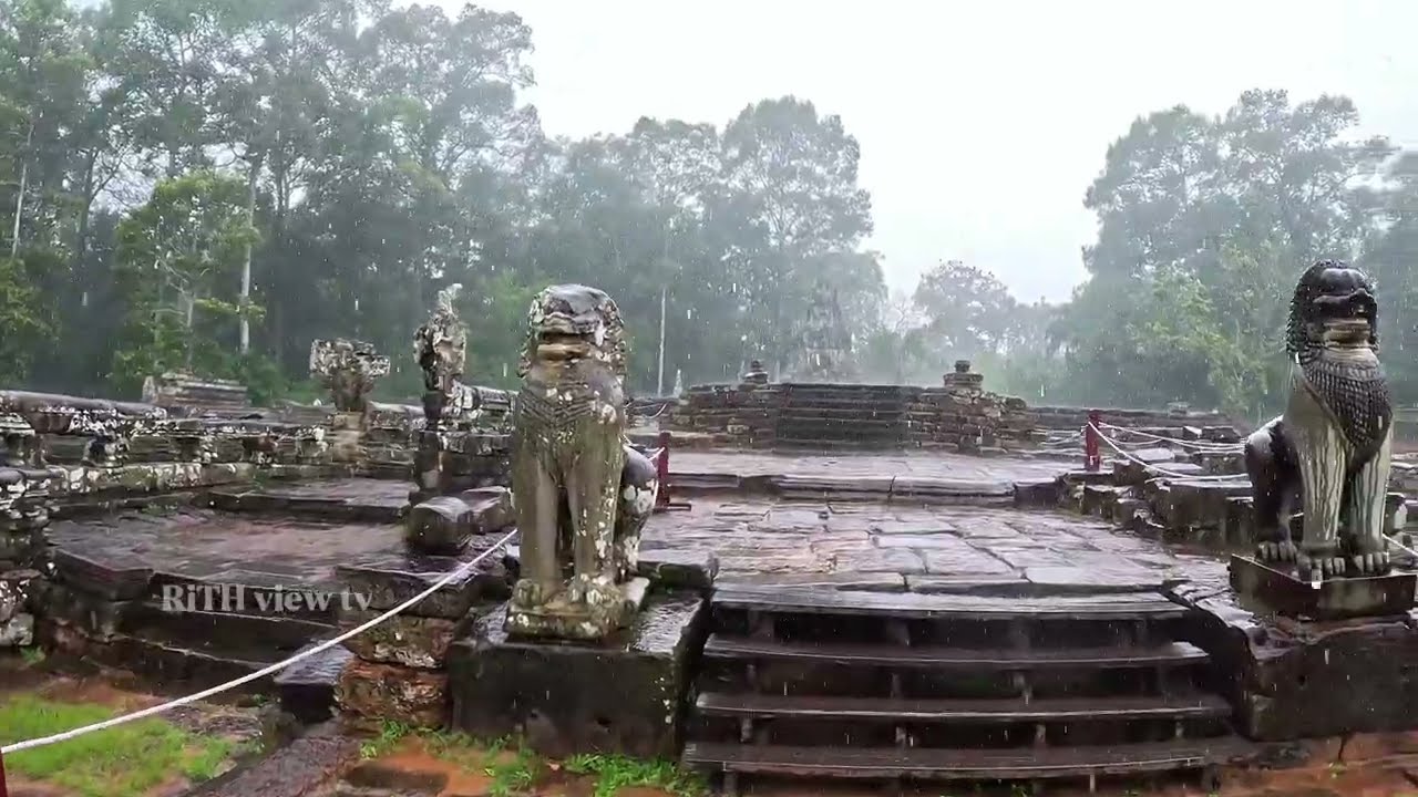 Heavy rain at an old temple in a quiet forest( 4k) #rain