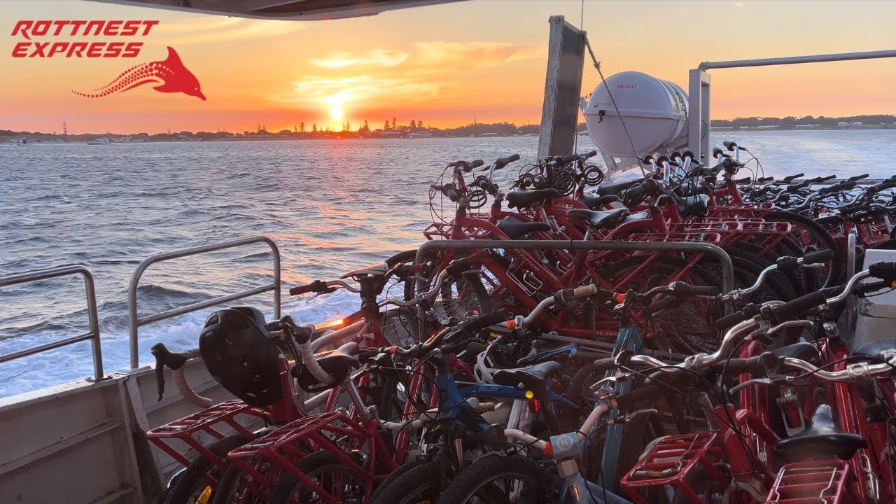 Rottnest Express: Return SUNSET Journey from Rottnest to Fremantle
