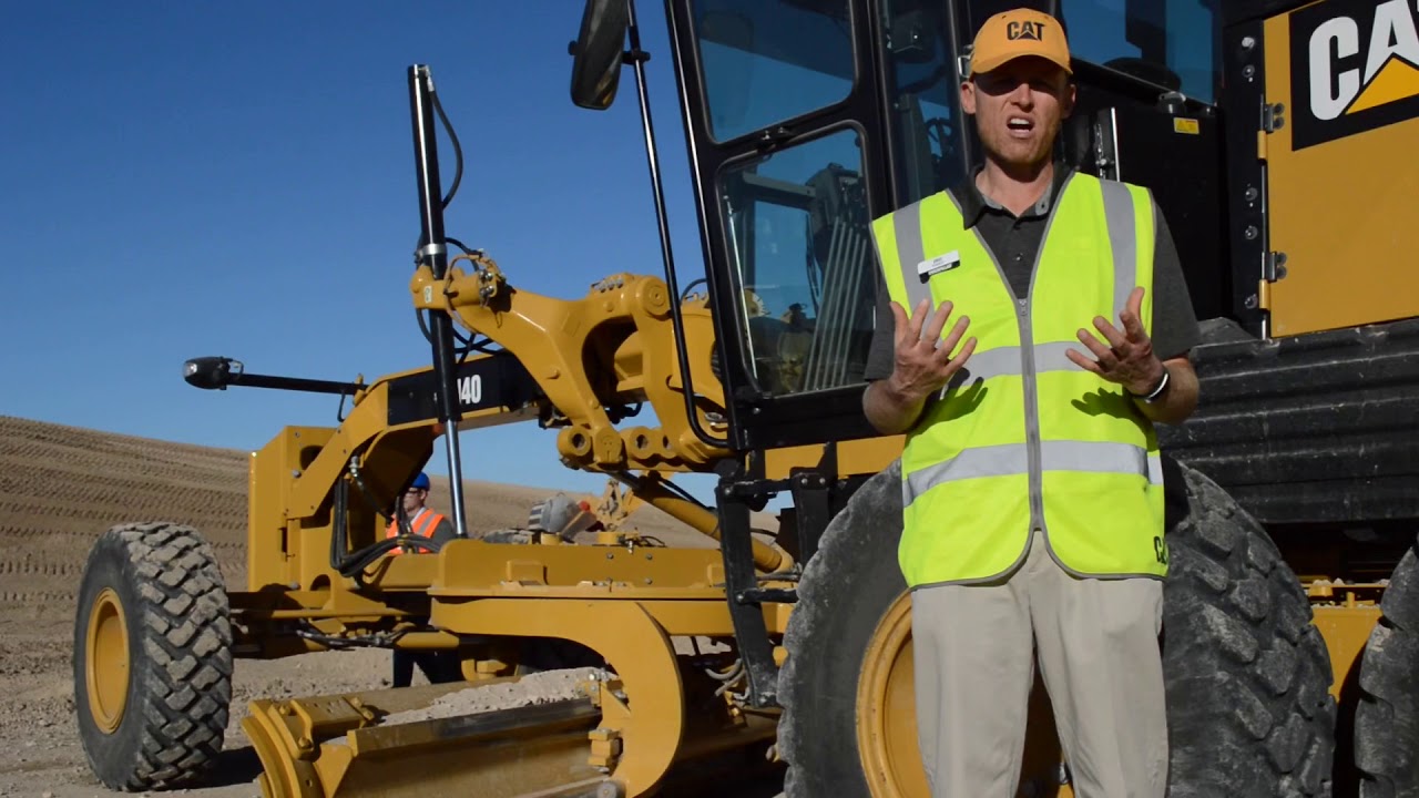 Cat 140 motor grader features