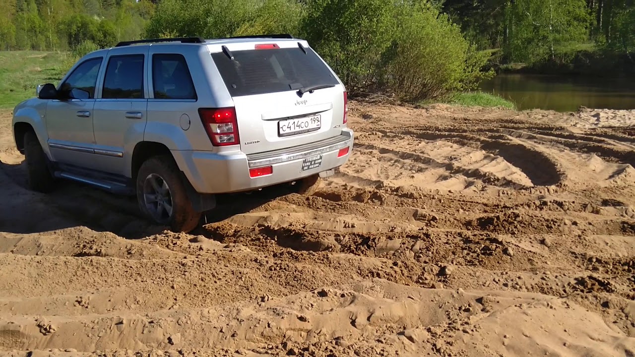 Jeep в песке на quadra drive 2