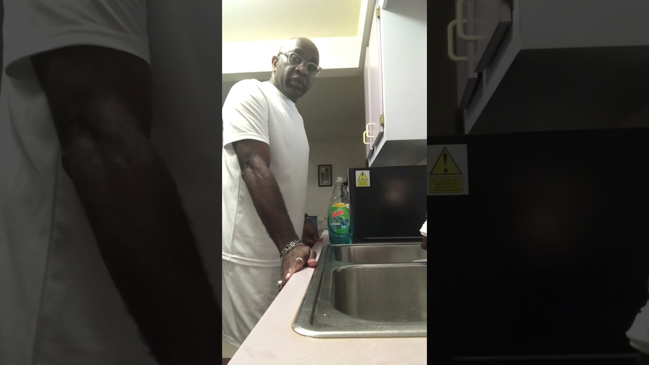 How to get rid of the fishy smell in your microwave…🤷🏾‍♂️