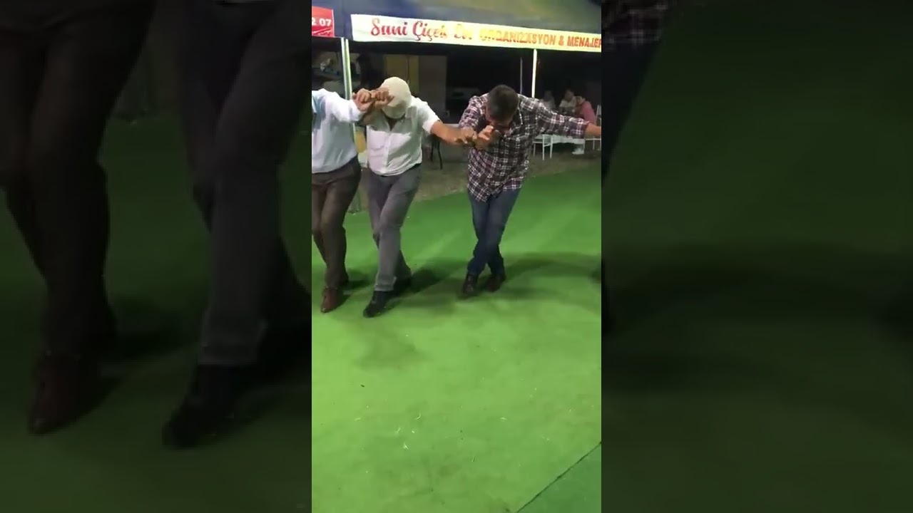 yok böyle bir halay halaya hakkını vermişler