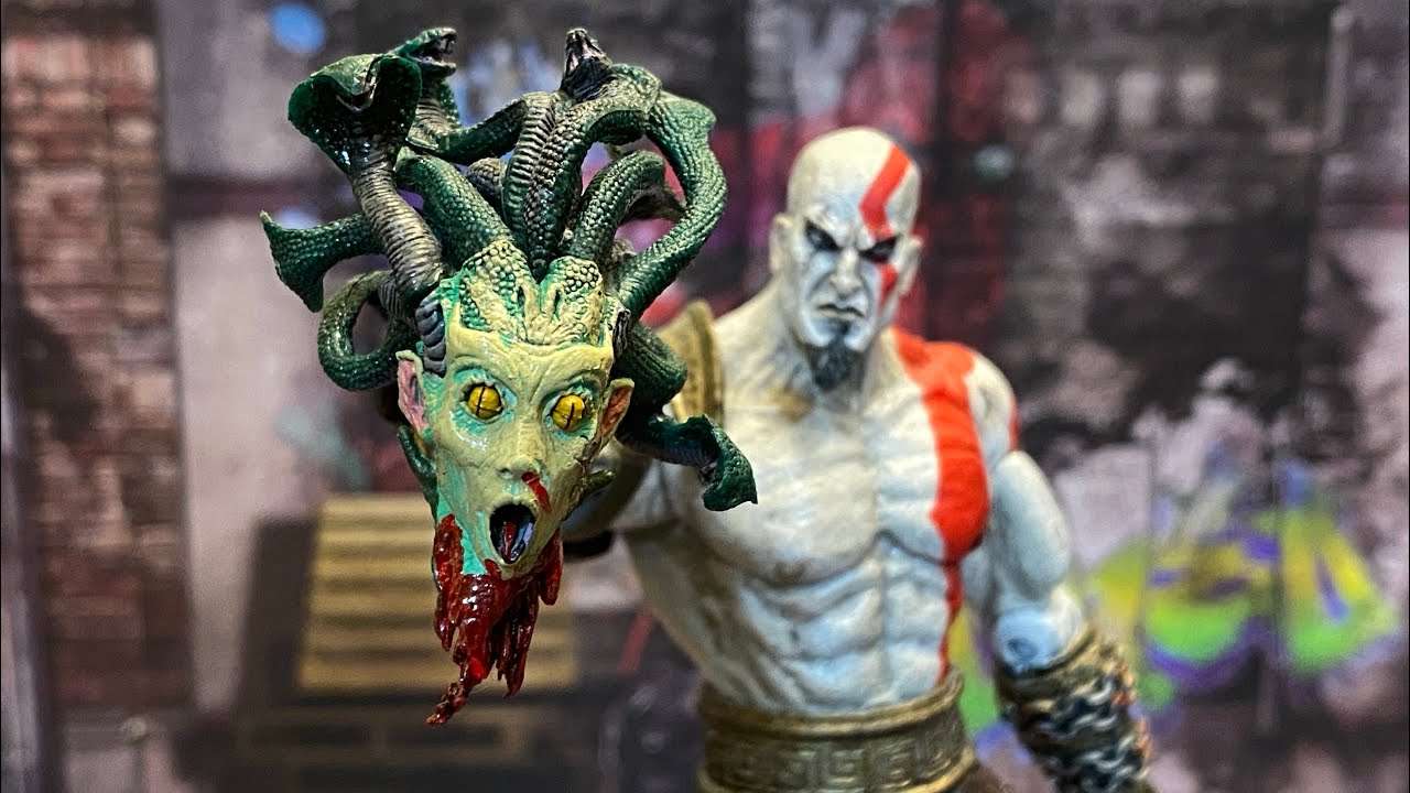 NECA: God Of War 2 Kratos Golden Fleece Armor Medusa Head Review