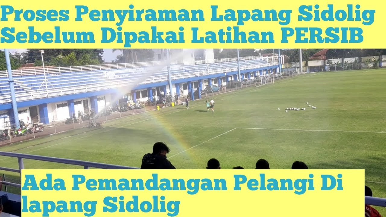 Proses Penyiraman Lapang Sidolig Sebelum Dipakai Latihan PERSIB