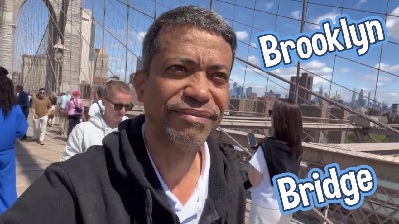 Cruzando a Pie El Puente Brooklyn Bridge NY