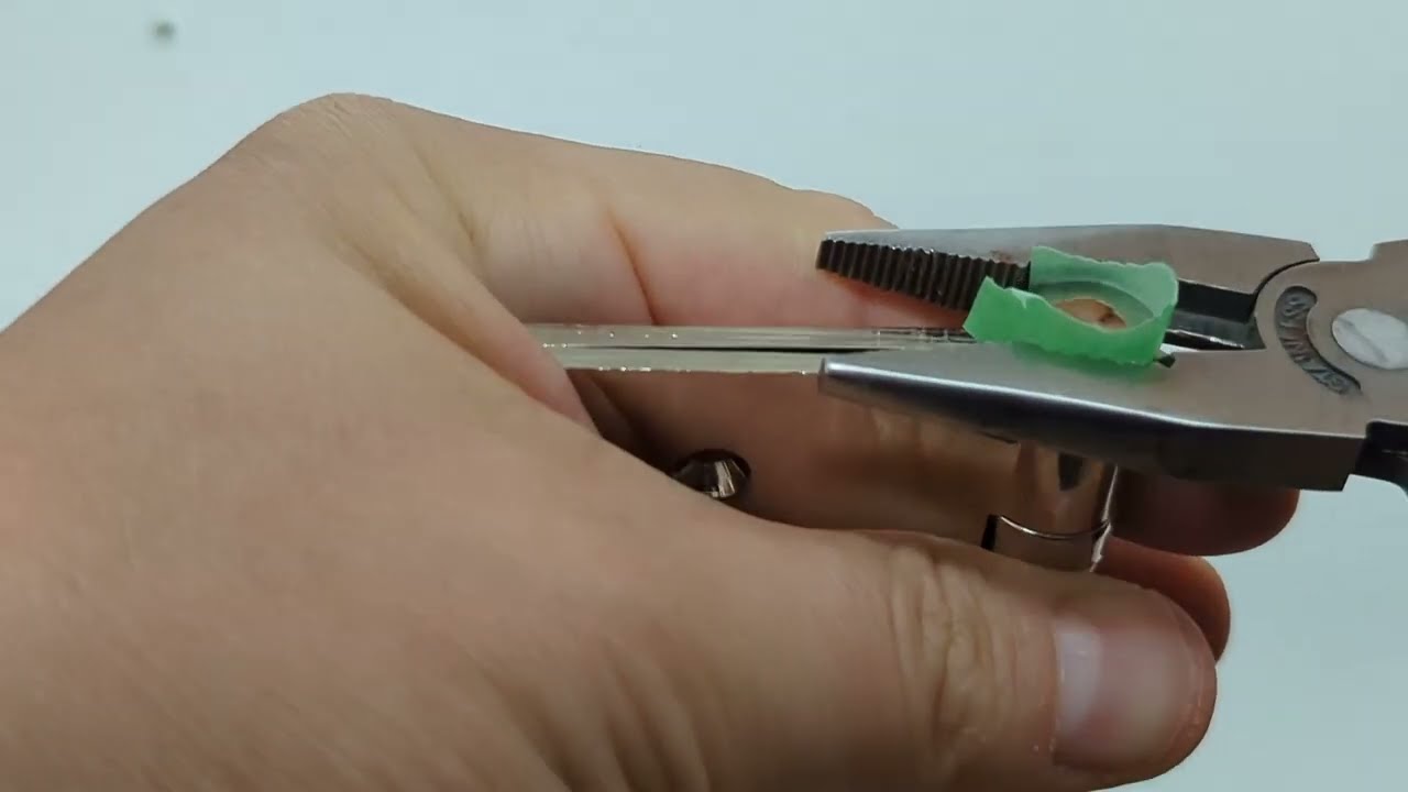 How to remove a tip from a Finsbury Hardware Brass Ball Bearing Hinge