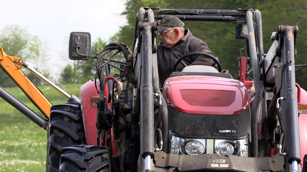 Tracteur CASE IH 95C et épareuse Ferri TP - Gaec des Marnes - Agriculture Franche-Comté