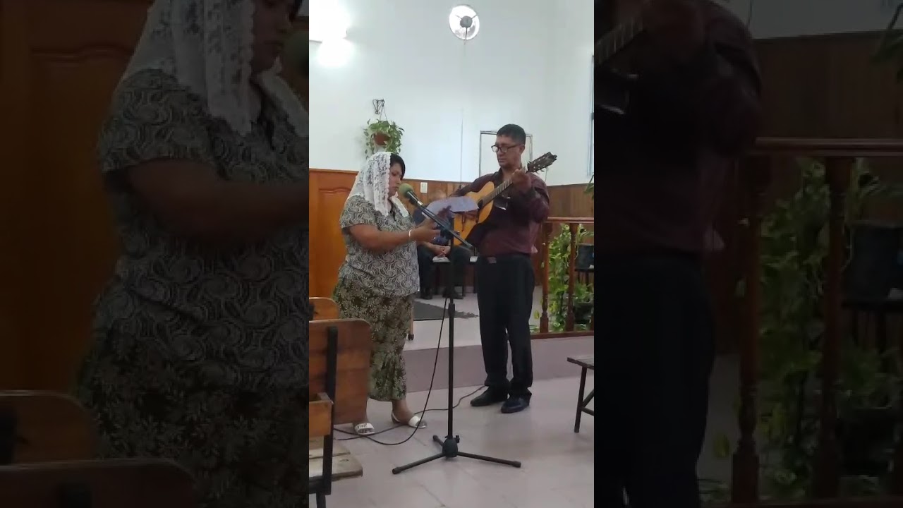 Hermanos Hugo y Estela alabando al Señor Jesucristo....