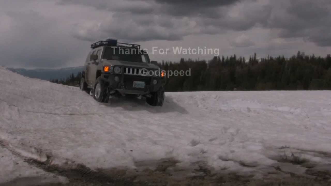 Hummer H3 OffRoad. Deep snow