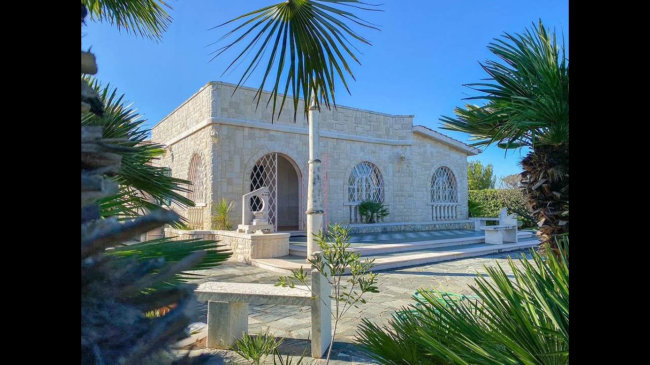 Villa indipendente fronte spiaggia a Monopoli in Puglia