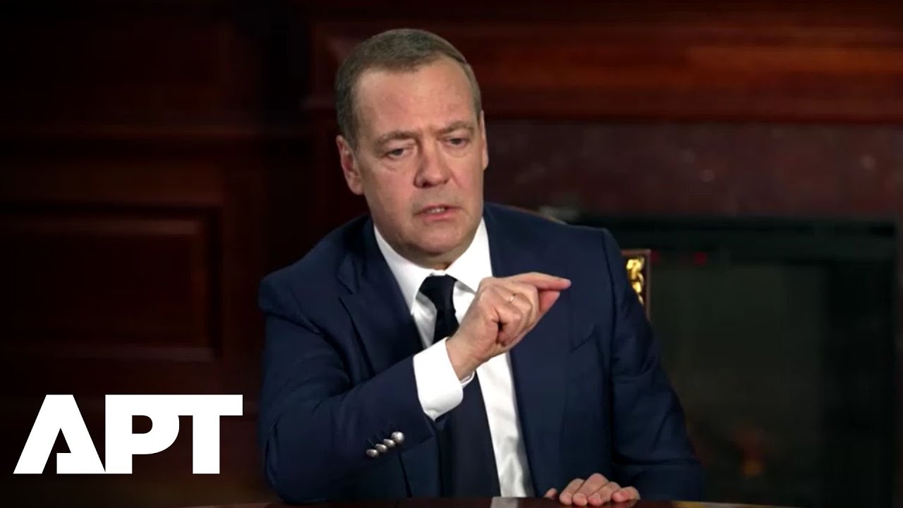 «Каждый пост Трампа — это приказ»: Медведев из России раскрывает, как управляются США | APT